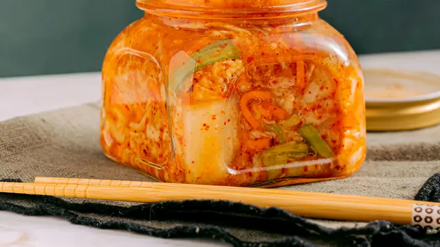 Mengonsumsi Makanan Segar dan Fermentasi