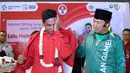 Pelari muda Indonesia, Lalu Muhammad Zohri menahan haru saat upacara penyambutan di Terminal 3 Bandara Soetta, Tangerang, Selasa (17/7). Lalu M Zohri meraih emas lari 100m putra di Kejuaraan Dunia Atletik U-20. (Liputan6.com/Helmi Fithriansyah)