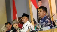 Ketua KPU RI, Juri Ardiantoro (kanan) saat membuka Bimbingan Teknis Kampanye Pemilihan Tahun 2017 di Gedung KPU, Jakarta, Selasa (11/10). 68 peserta dari seluruh KPUD se Indonesia hadir dalam bimtek tersebut. (Liputan6.com/Helmi Fithriansyah)