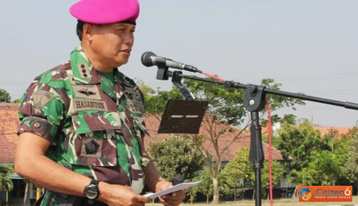 Citizen6, Surabaya: Prosesi penutupan pendidikan prajurit baret ungu tersebut di pimpin langsung Komandan Kodikmar Kolonel Marinir Hasanudin di lapangan Apel Ewa Pangalila, Kodikmar Gunungsari, Surabaya, Senin (1/10). (Pengirim: Penkobangdikal)