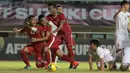 Hansamu Yama (23) tak menyangka sundulannya menghasilkan gol bahkan dia melihat ke arah wasit untuk memastikannya pada laga Semi-final AFF Suzuki Cup 2016 di Stadion Pakansari, Bogor, (03/12/2106). (Bola.com/Nicklas Hanoatubun)