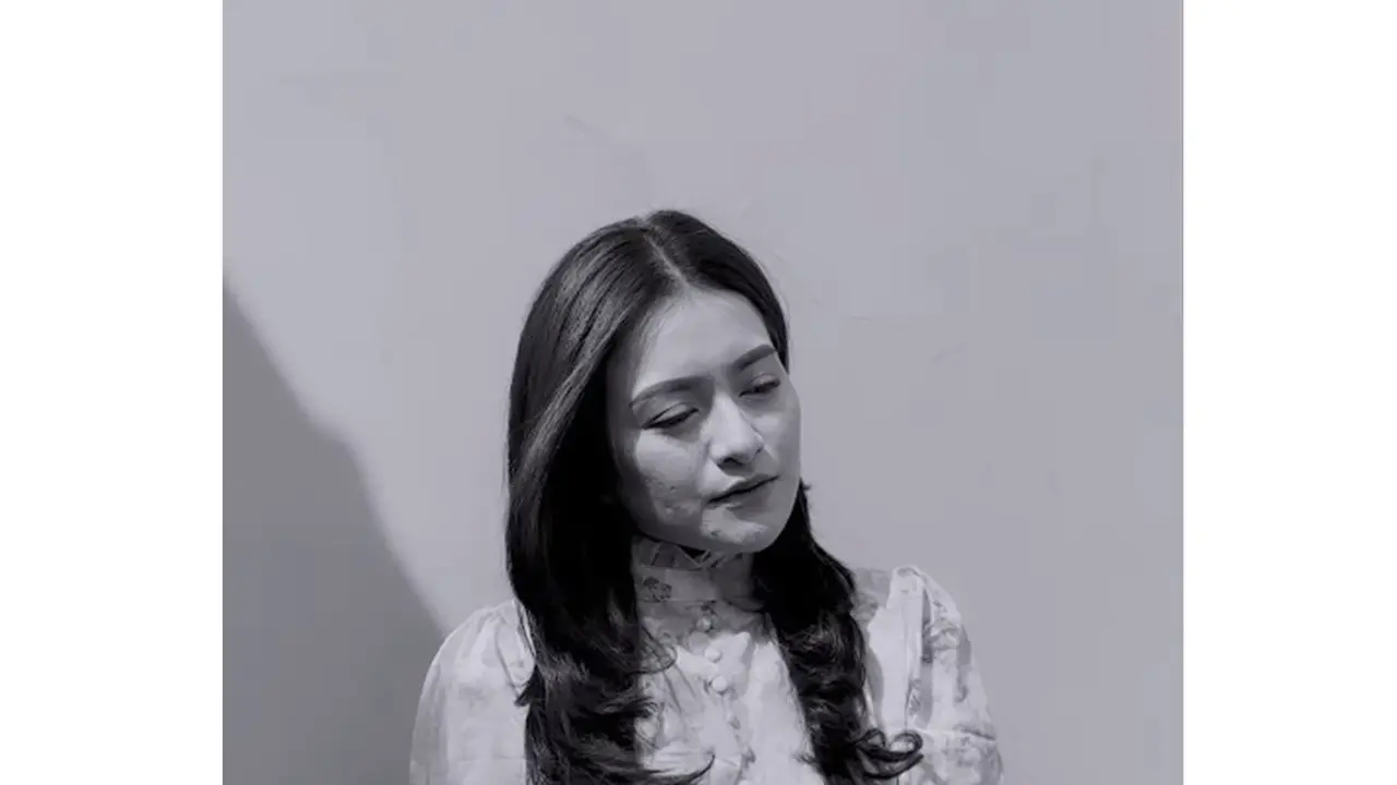 6 Potret Nathalie Holscher Putuskan Lepas Hijab, Unggah Video Pamer Rambut
