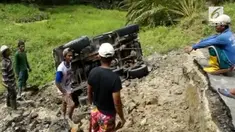 Seorang mubalig gagal beri ceramah di suatu daerah karena mobilnya masuk jurang sedalam 10 meter.