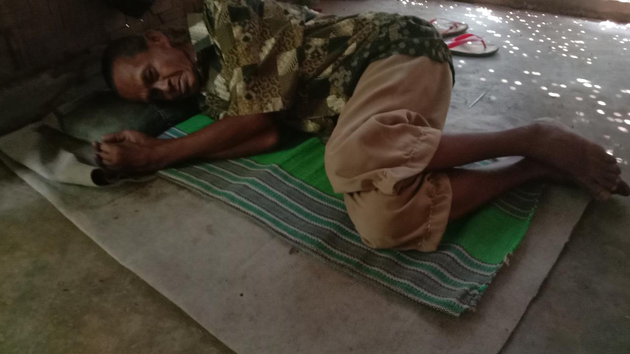 Rumah Gubuk Tengah Sawah