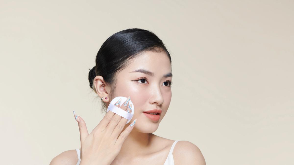 Cushion Jadi Andalan Makeup Praktis, Hasil Glowing dan Tetap Ringan di Wajah