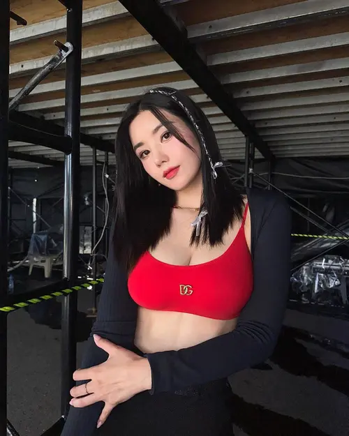 Saranskdan yalangoch qizlar fotosuratlari