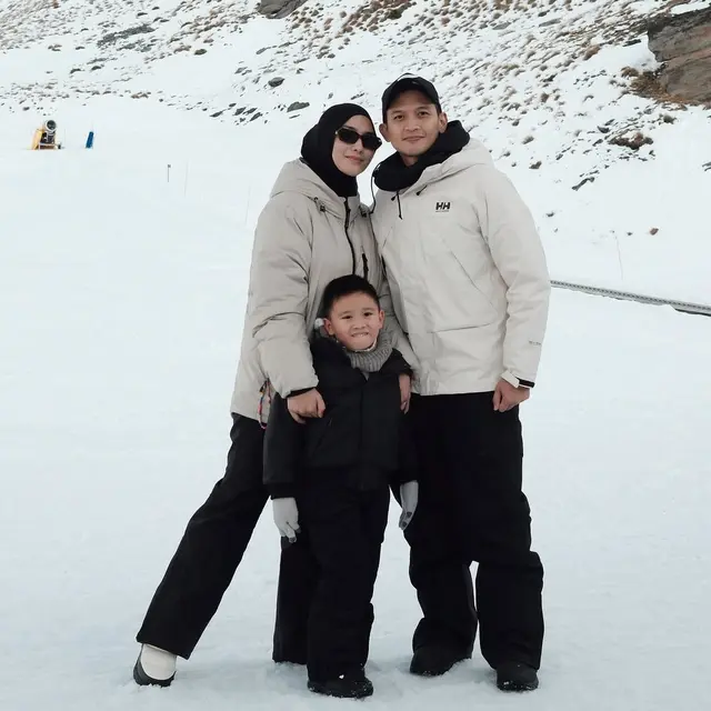 Gaya Liburan Citra Kirana di New Zealand