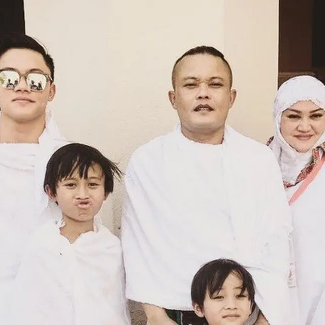 Potret kedekatan Lina dengan keluarga