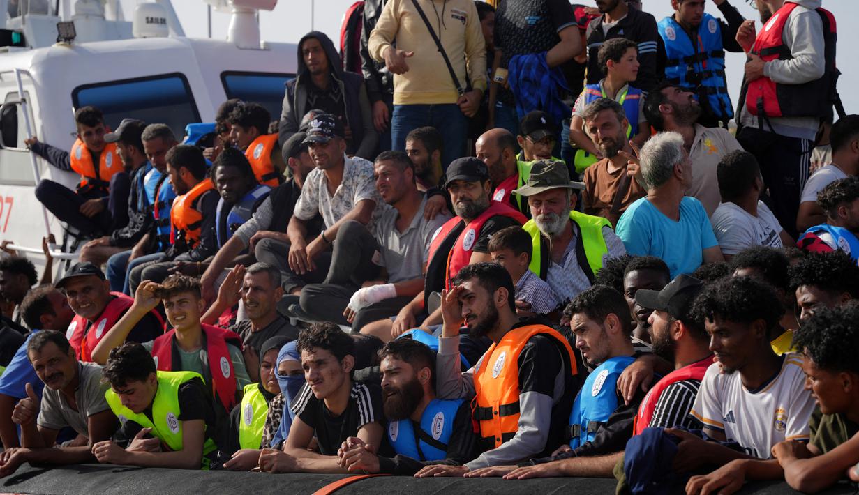 Italia pada hari Senin memperpanjang masa penahanan bagi para imigran ilegal untuk mencegah kedatangan setelah rekor penyeberangan perahu dari Afrika Utara ke Lampedusa membuat ujung selatan negara itu kewalahan. (Zakaria ABDELKAFI / AFP)