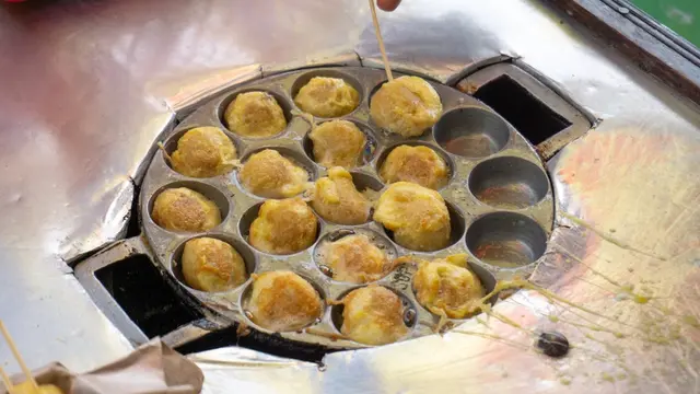 Ilustrasi pentol telur