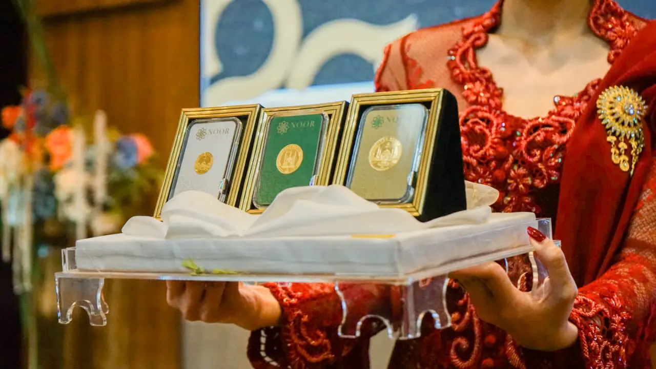 Emas Noor Dinar