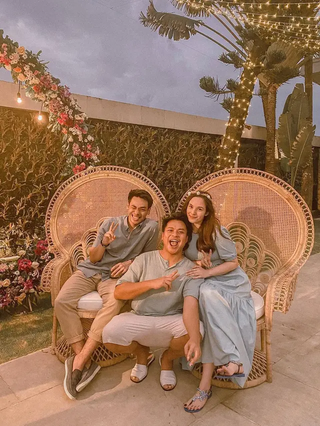 8 Momen Chelsea Islan Terima Lamaran Rob Clinton Kardinal di Bali, Romantis Banget