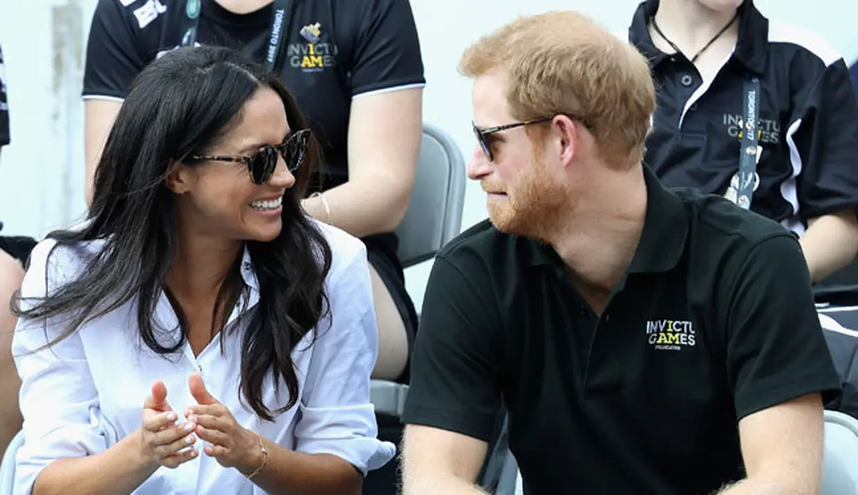 Sumber mengatakan, meskipun mereka belum bertunangan dan tak ada cincin yang melingkar di jarinya, namun hubungan keduanya seperti sepasang kekasih yang sudah tunangan. Mereka juga sudah bicara soal menikah. (AFP/Chris Jackson)