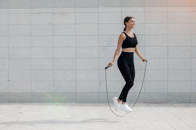 7. Skipping atau Lompat Tali