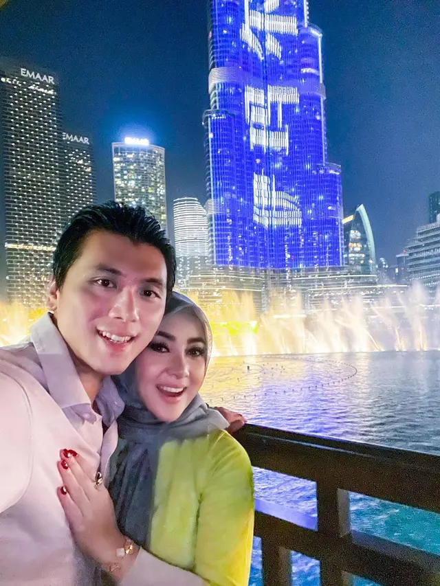 8 Momen Liburan Syahrini dan Reino Barack di Dubai, Tampil Mesra