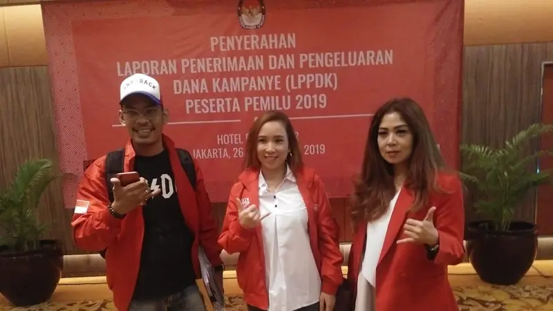 PKPI menyerahkan Laporan Penerimaan dan Pengeluaran Dana Kampanye (LPPDK) Pemilu 2019 kepada KPU. (Liputan6.com/Ika Defianti)