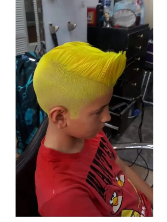7 Gaya Rambut Tak Biasa Ini Nyeleneh Banget, Curi Perhatian