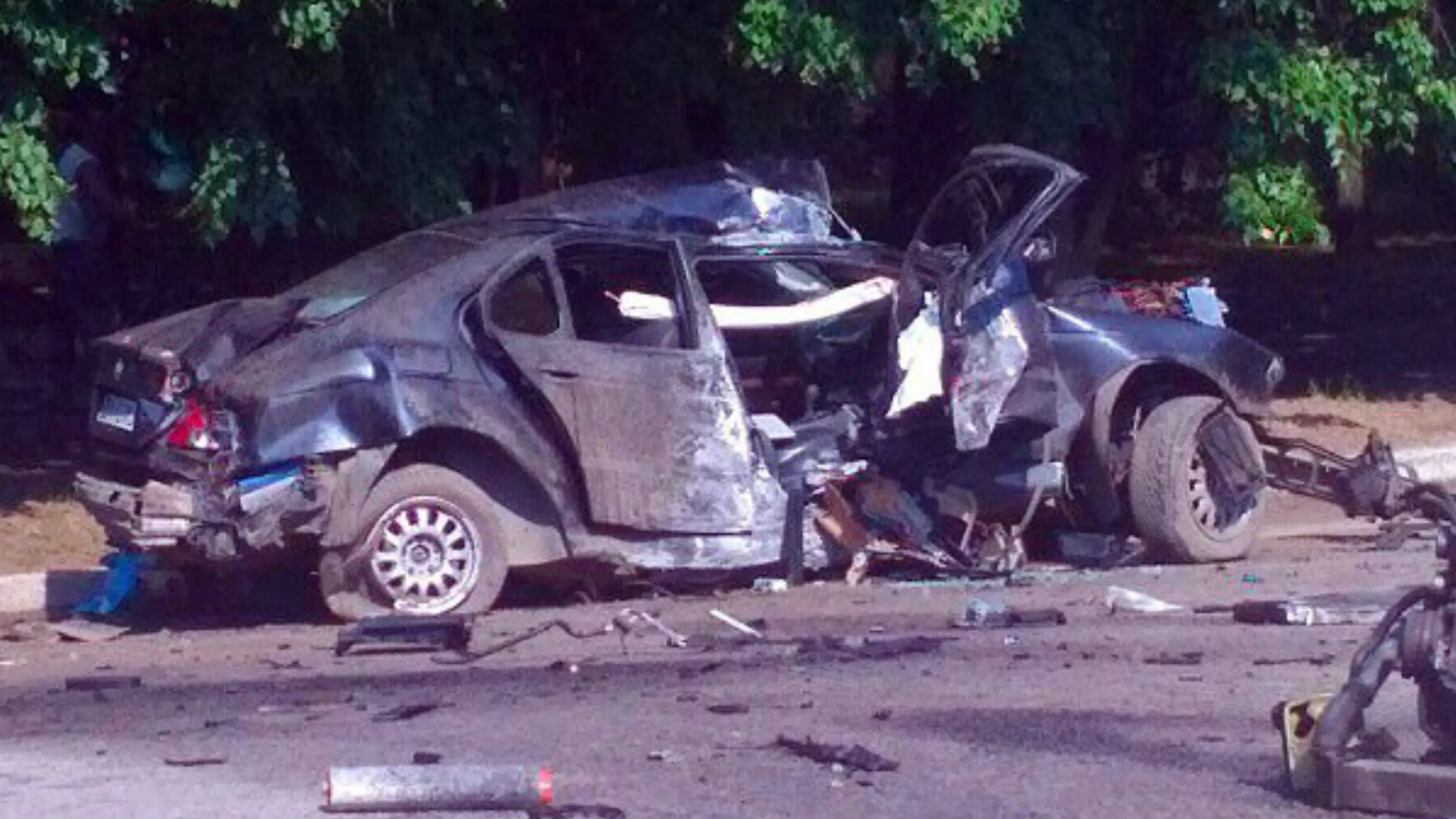 Mobil BMW yang ditumpangi ratu kecantikan di Ukraina saat kecelakaan ketika mereka video di Instagram. (east2west)