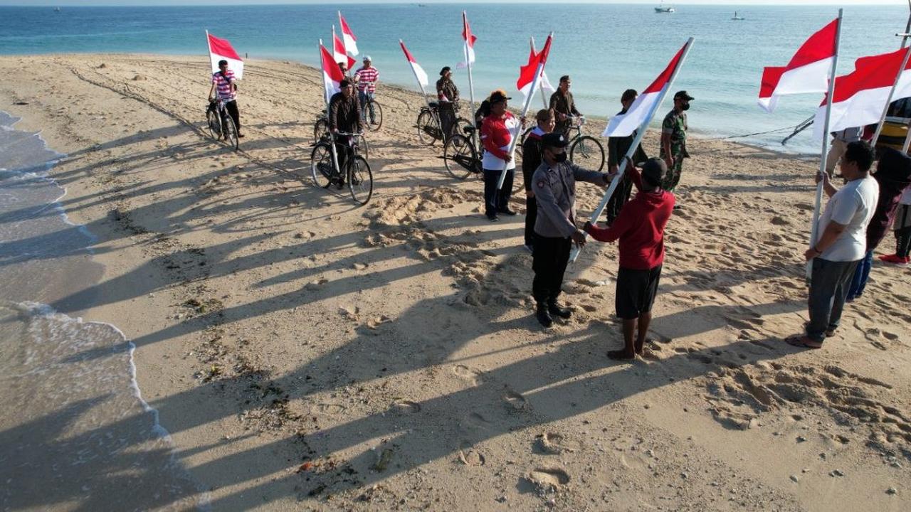 Para nelayan di Probolinggo terima bantuan 10 juta bendara merah putih (Istimewa)