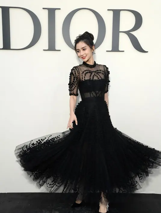 Ia adalah sosok muda berprestasi dengan puluhan judul film yang dibintanginya.