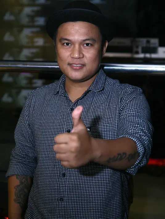 "Jadi memang Bang Posan yang ngebentuk kami. Dan untuk ketemu sama Vanya ini kami juga enggak gampang dan ngerasa berjodoh aja," lanjut mantan istri Aming ini. (Nurwahyunan/Bintang.com)