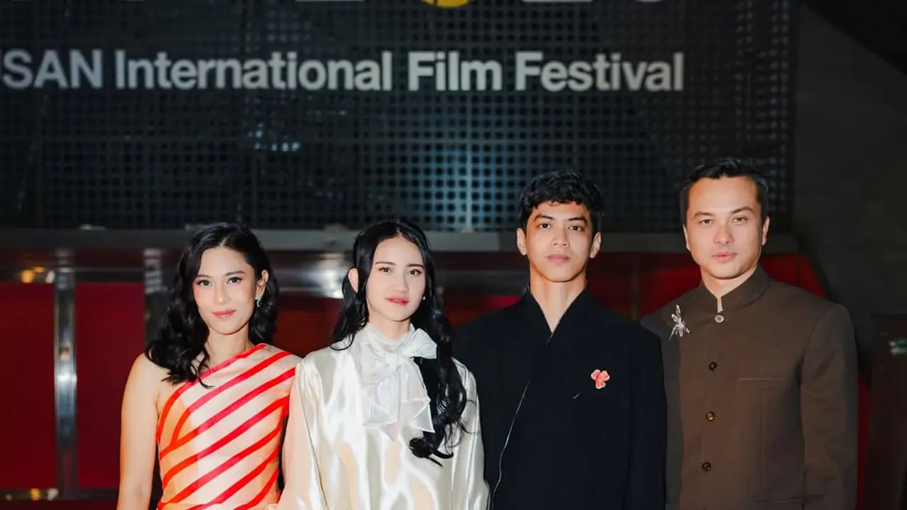 Adu Gaya Rangga-Cinta Dua Generasi di Red Carpet BIFF 2025, Dian Sastrowardoyo–Nicholas Saputra Bak Antar Leya Princy–El Putra ke Prom Night