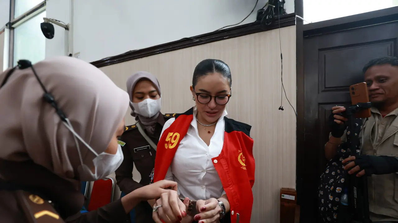 Nikita Mirzani Jalani Sidang Perdana Kasus Pemerasan dan Pengancaman
