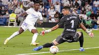 Adapun dua gol lainnya milik Madrid dicetak Vinicius Junior pada menit ke-54 dan Eduardo Camavinga menit ke-72. (Foto:AP/Manu Fernandez)