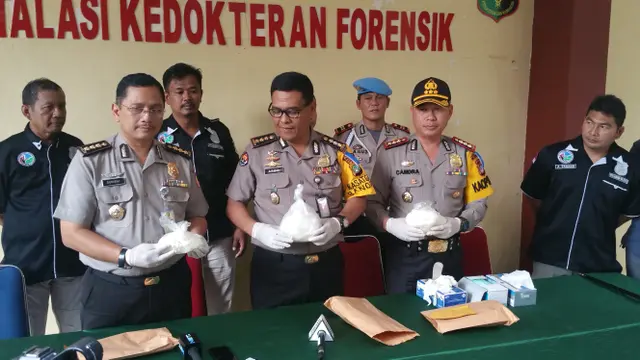 Kabid Humas Polda Metro Jaya Kombes Argo Yuwono merilis penungkapan kasus bandar narkoba industri rumahan. (Liputan6.com/Nanda Perdana Putra)