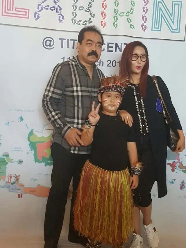 [Bintang] Inul Daratista dan Keluarga
