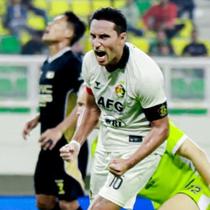 Pemain Persik Kediri, Ezra Walian. (Bola.com/Gatot Sumitro)