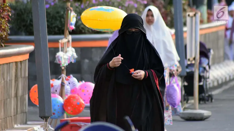 Ribuan Warga Salat Idul Fitri di Simpanglima Semarang