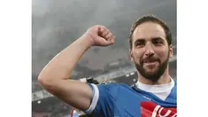 Gonzalo Higuain striker Napoli berdarah Argentina tampil konsisten musim ini dengan menjadi top skorer Serie A Italia dengan 16 gol. Ia menjadi penerus kesuksesan Diego Maradona di Napoli.