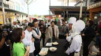 Sebanyak 32 anak muda yang juga ahli masak masakan Nusantara, berkumpul dan adu skill dalam memeprebutkan gelar Koki Muda Nusantara atau KoMuNu, di area Downtown Walk, Summarecon Mall Bandung.