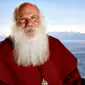 Ternyata Santa Claus memang ada di dunia nyata dan ia mengajukan diri menjadi calon anggota Dewan Kota North Pole.