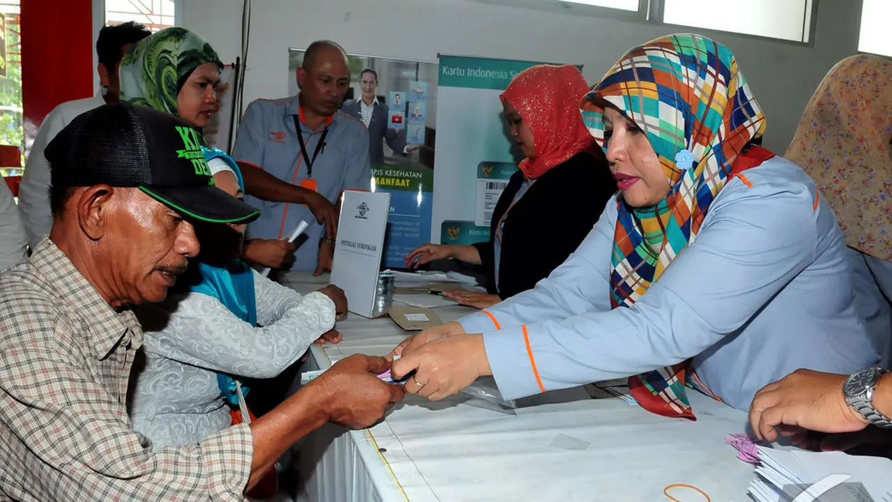 Kala 'Kartu Sakti' Jokowi Dibagikan