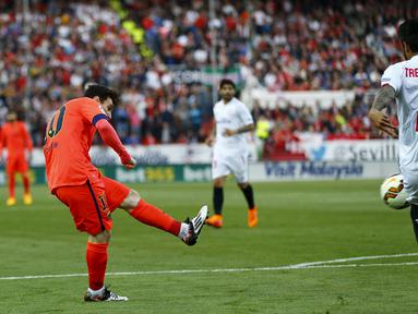 Lionel Messi sukses mencetak gol pertama untuk Barcelona di Ramon Sanchez Pizjuan (REUTERS/Marcelo del Pozo)