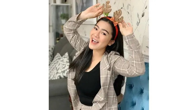 Biasa Natural, Ini 6 Potret Felicya Angelista dengan Makeup Tebal