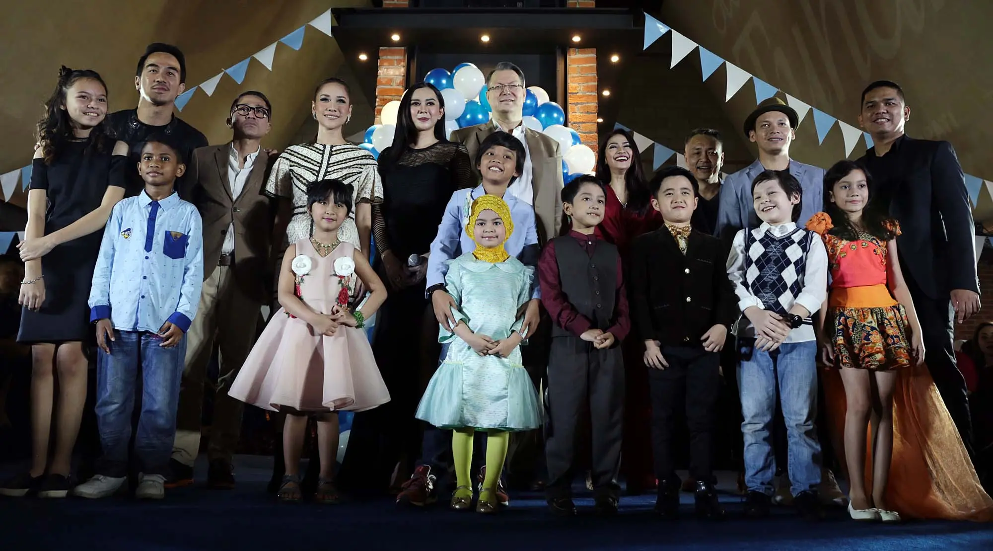 Pertama kalinya film Surat Kecil Untuk Tuhan diputar. Acara berlangsung di CGV Blitz Grand Indonesia, Jakarta Pusat, Selasa (20/6/2017) malam. Pemutaran perdana di depan para wartawan, tamu undangan dan penonton terbatas. (Deki Prayoga/Bintang.com)