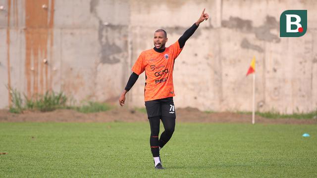 Foto: Gustavo Almeida Cetak Assist, Marko Simic Cedera Ringan saat Latihan Bersama Persija Jakarta