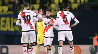 Rayo Vallecano players celebrate a 0-1 victory at home to Villarreal in the continuation of La Liga on Tuesday (31/1/2023)