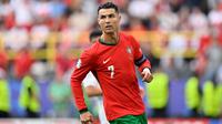 Cristiano Ronaldo dianggap sebagai salah satu pesepakbola terhebat yang pernah ada. Bintang asal Portugal itu sudah bermain dengan banyak pemain hebat dalam kariernya. Saat ini ada beberapa mantan rekan setim Ronaldo yang berstatus bebas transfer atau tidak punya klub pada tahun 2024. Siapa saja mereka? (INA FASSBENDER / AFP)