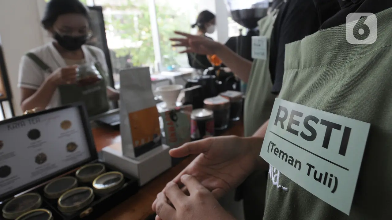 Mengunjungi Kafe Tuna Rungu Serona di Bintaro