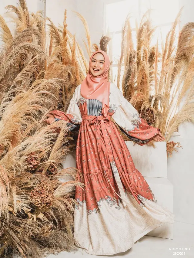 8 Gaya Pemotretan Oki Setiana Dewi, Shindy Putri dan Ria Ricis, Curi Perhatian