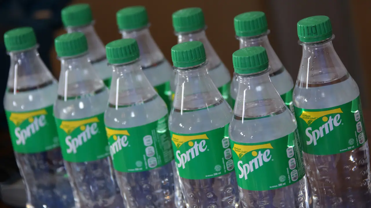 Mengganti Botol Plastik Bening, Sprite Penuhi Kebutuhan Kacamata Daur Ulang di Indonesia