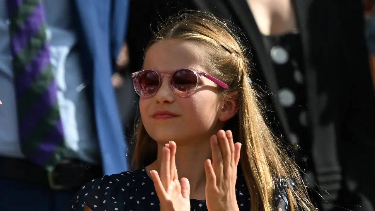 Gaya Chic Putri Charlotte bak Sosialita Cilik. Dampingi Kate Middleton Hadiri Final Wimbledon 2024