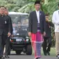 Presiden Joko Widodo bersiap salat id Hari Raya Idul Fitri 1 Syawal 1439 H di di Kebun Raya Bogor, Jumat (15/6). Jokowi salat id bersama Ibu Negara Iriana dan anak keduanya Kahiyang Ayu serta menantunya Bobby Nasution. (Merdeka.com/Arie Basuki