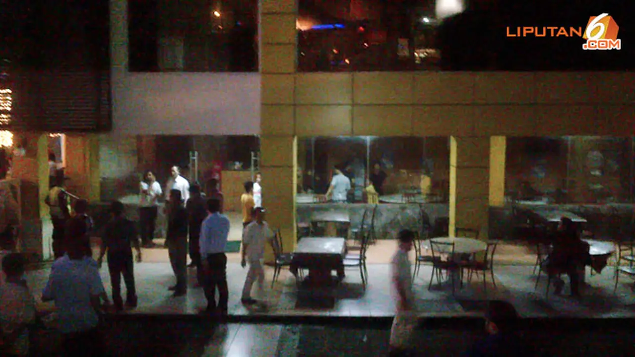 la-piazza-kebakaran130729c.jpg
