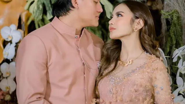 Bisa Jadi Inspirasi Untuk Berbagai Acara! Intip Potret Cantik Mahalini saat Kenakan Kebaya dengan Berbagai Model