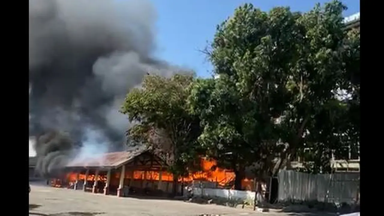 Tangkapan layar kebakaran di area kantor Bupati Bulukumba. (Dok. Istimewa)